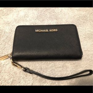 Michael Kors Wallet Wristlet with detachable strap